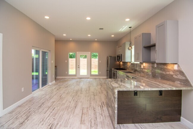 Building Photo - 317-A W 35th St