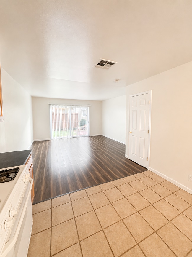 Building Photo - $1575 Moves You In - No Rent Due For August 2026 Updated interior - must see! Parking On Site ... Unit B