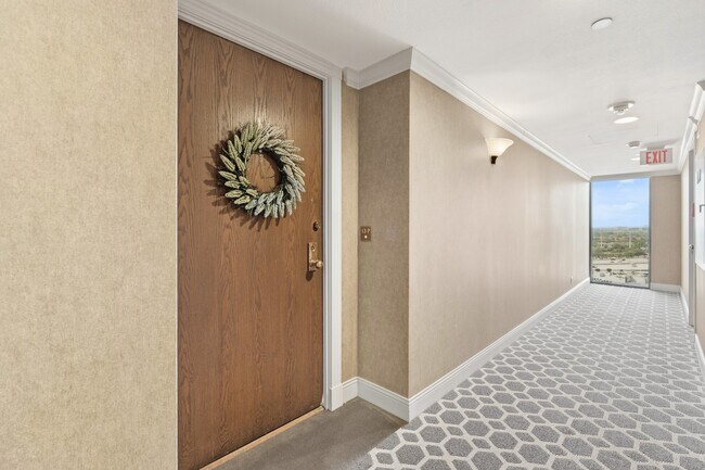 Photo - 14 Greenway Plz Unit 13P