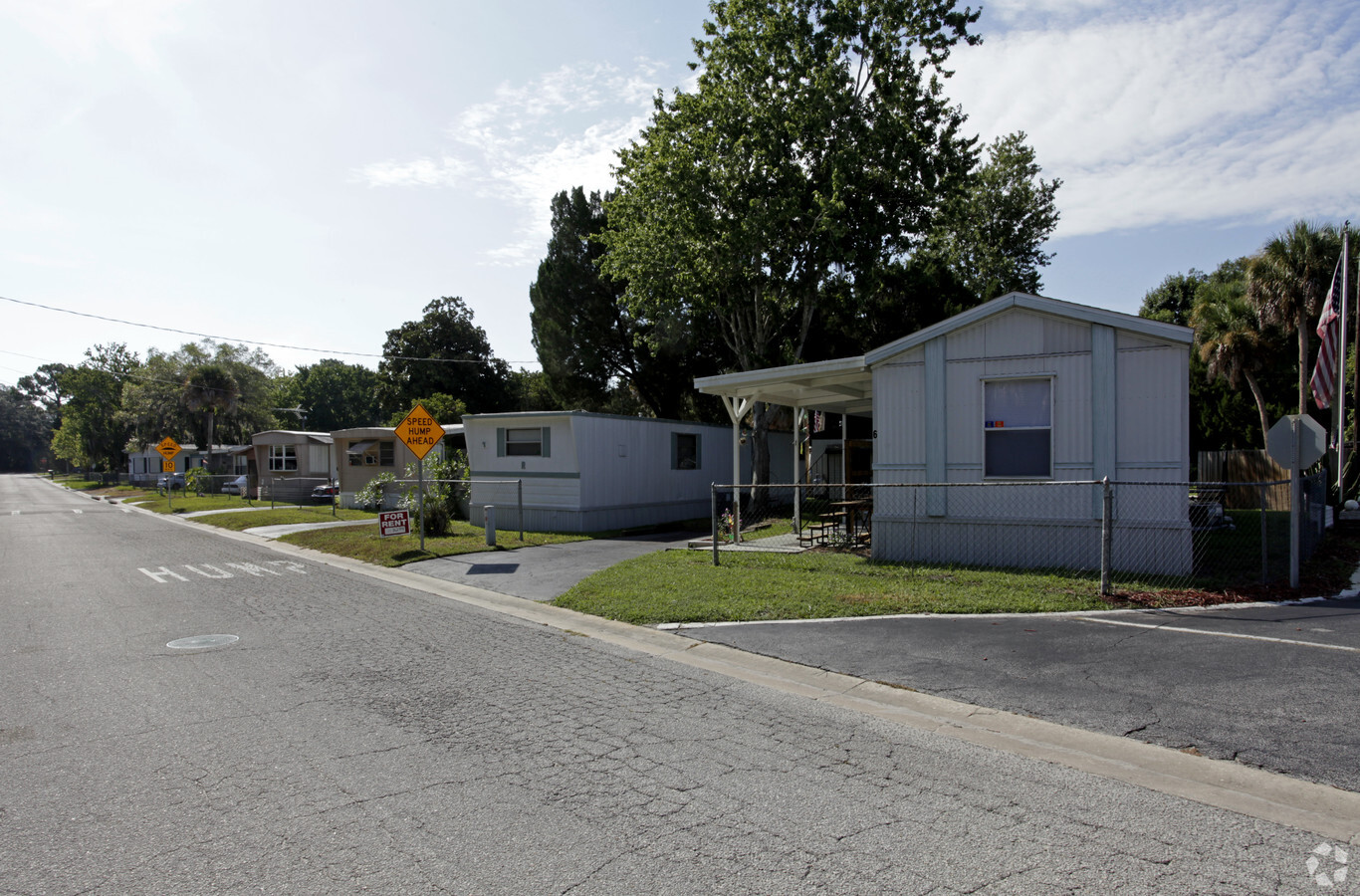 Dixie Trailer Park Apartments Off-Campus Housing, Titusville, FL