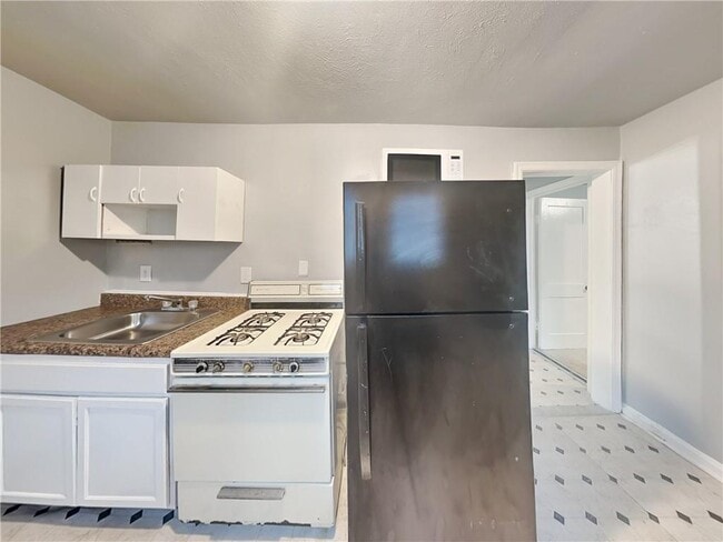 Photo - 946 Ira St SW