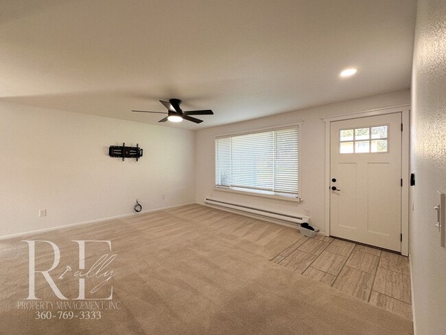 Photo - A Warm & Welcoming Rambler in the Heart of Central Kitsap