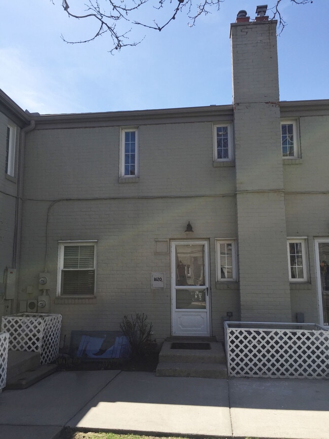 Parte trasera del condominio - 1620 Graefield Rd