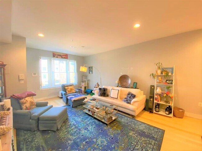 Photo - Spacious 2 BR/2 BA Apartment in Columbia H...