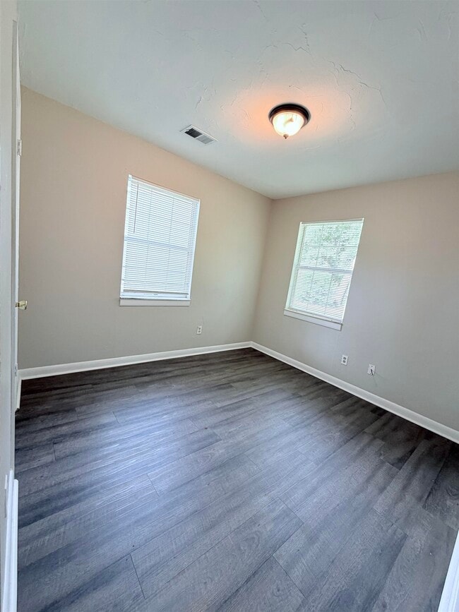 Photo - 4830 Ruthenia Rd