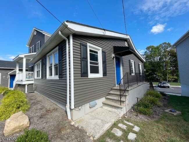 Photo - 31 Lakeside Blvd