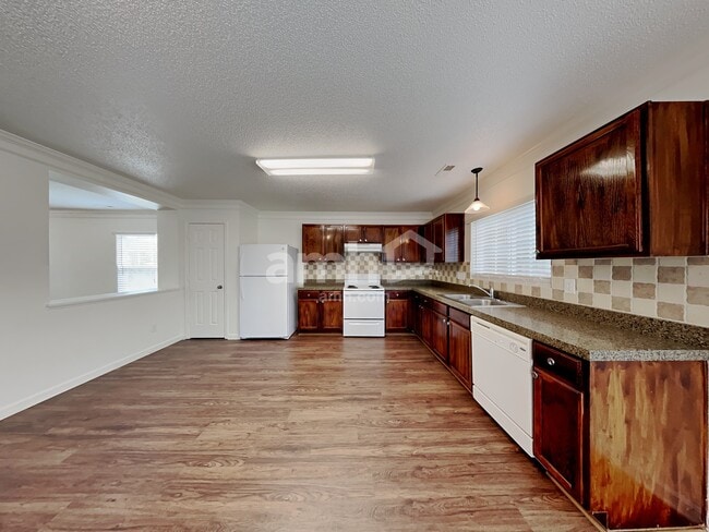 Photo - 417 Magna Dr