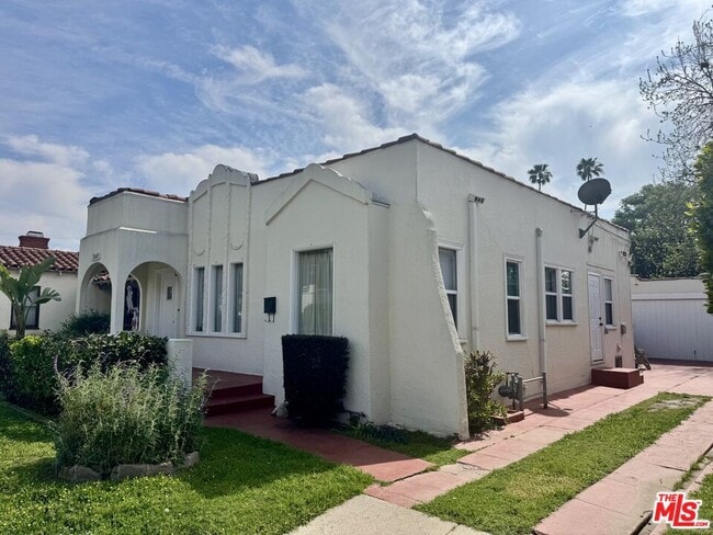 Building Photo - 3564 Dover St