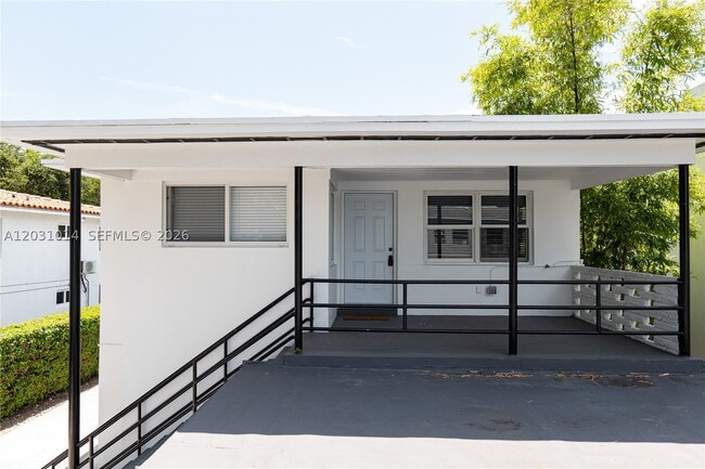 2240 SW 16th St Unit U