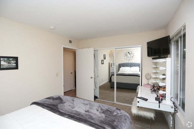 Photo - Pinewood Apartments