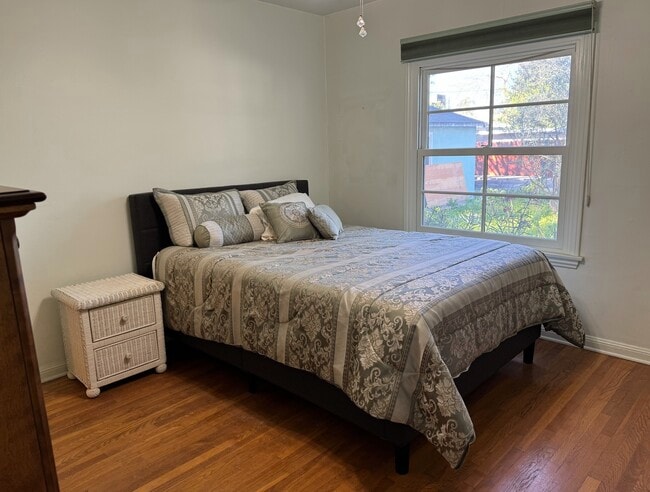 Master Bedroom - 5625 Cantaloupe Ave Casa
