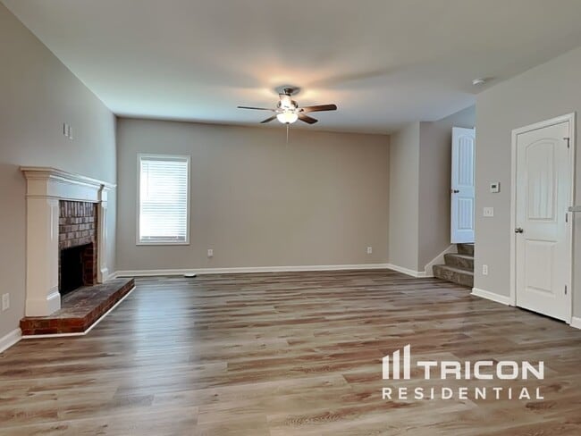 Photo - 10 Carriage Hls Dr SE