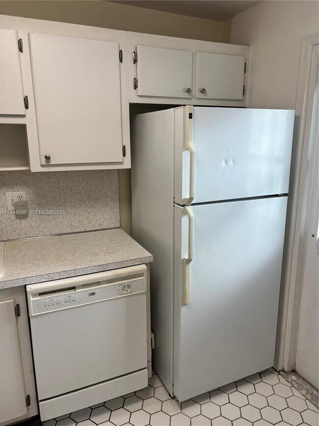 Photo - 211 NE 8th Ave Unidad 103