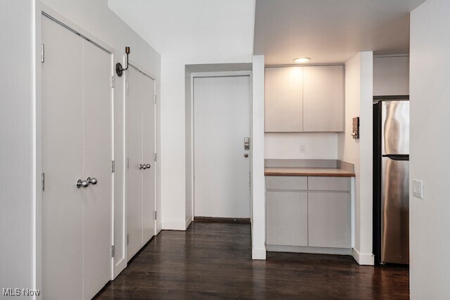 Building Photo - 2043 Random Rd Unit 109