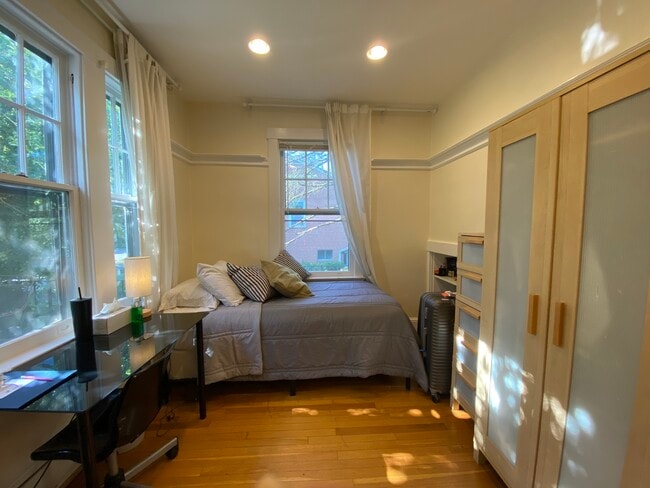 Photo - 5335 42nd Pl NW Unidad #1