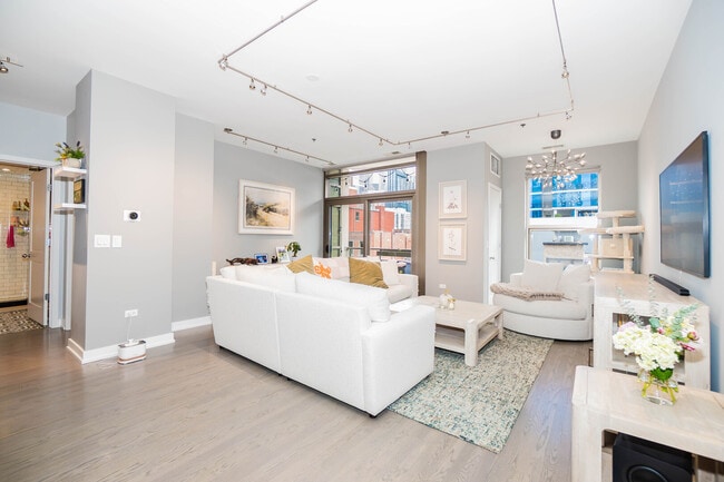 Photo - 150 W Superior St Unit 503