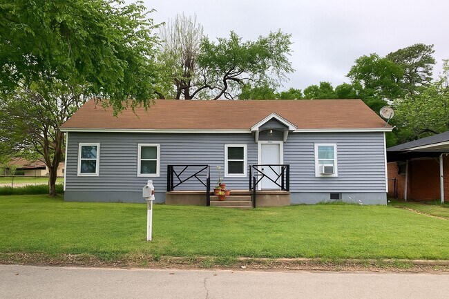 Photo - 613 W Murray St
