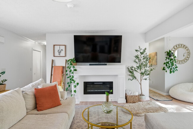 Photo - 1005 Redbud Rd