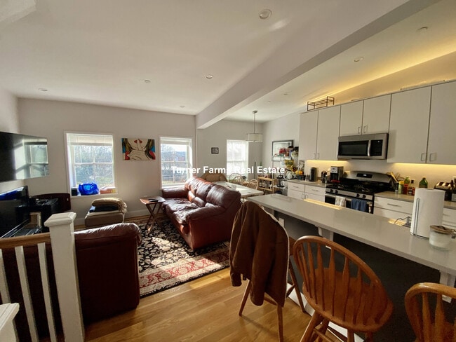 Building Photo - 11 Highland Park Ave Unit 2