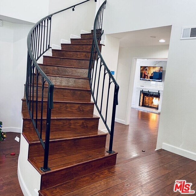 Photo - 11158 Newcastle Ave