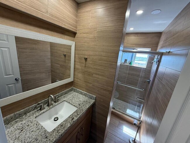 Building Photo - 1815 N Surf Rd Unit La Playa Condominio
