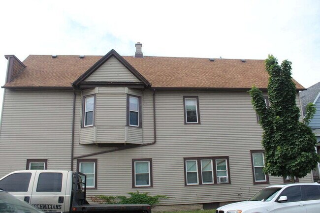 Photo - Super 1 bedroom, 1 bath for rent Unit Upper Front
