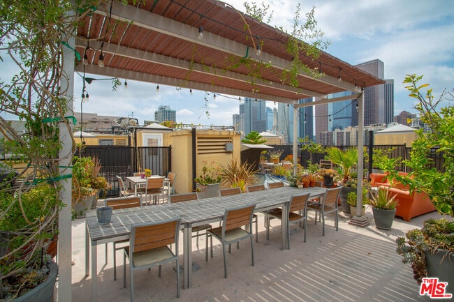 Photo - 108 W 2nd St Unidad 311