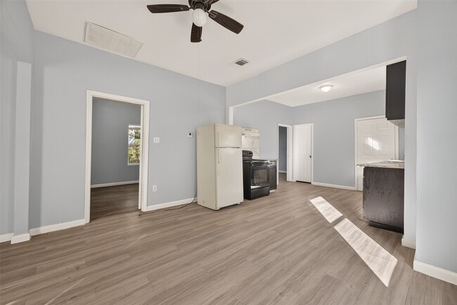 Photo - 8211 Parnell St Casa