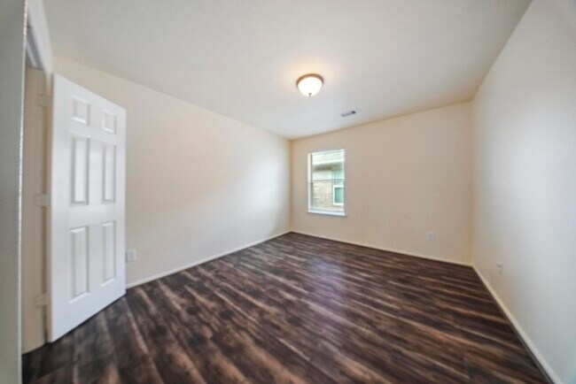 Photo - 5015 Bridgecrossing Ct