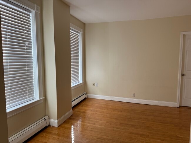 Photo - 18 Holmes St