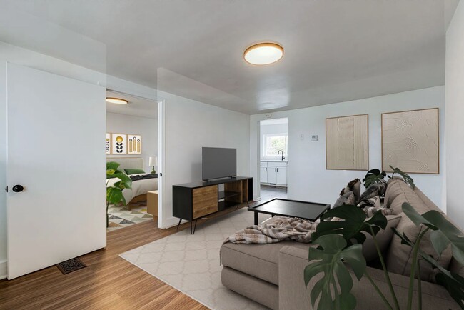 Building Photo - 2316 Cobden St