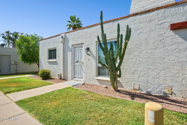 Building Photo - 8046 E Oak St Rental