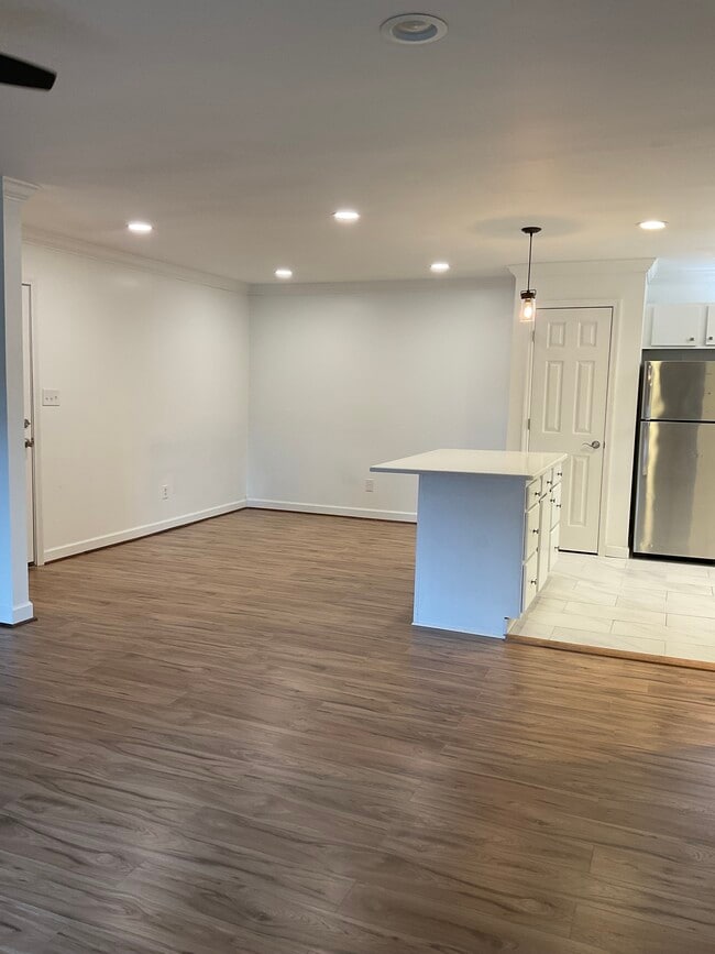 Photo - 1019 Woodland Vlg Unit Woodland VIllage