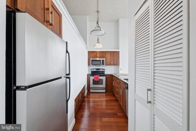 Photo - 2429 Locust St Unit 605