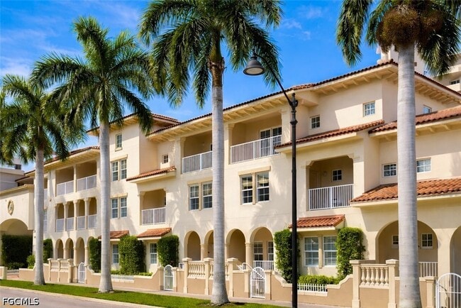 Photo - 2080 W First St Unidad 304