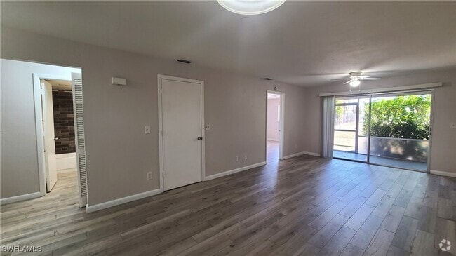Building Photo - 930 SW 47th Terrace Unit 5 Rental