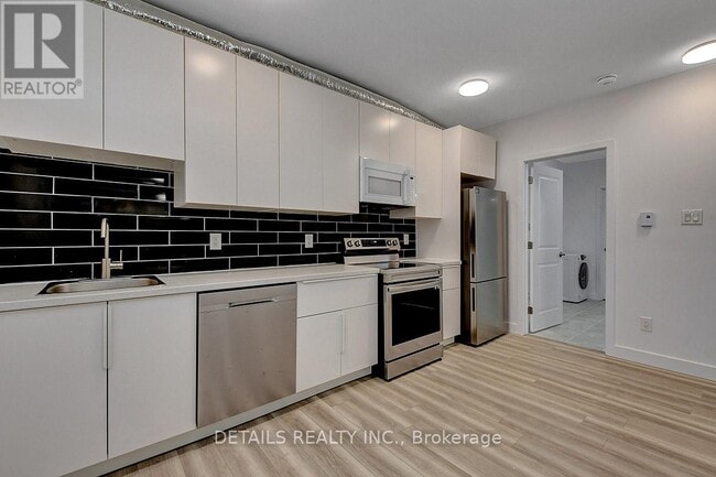 Photo - 285B Montfort St