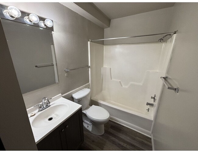 Photo - 1745 La Cres St Unit 34