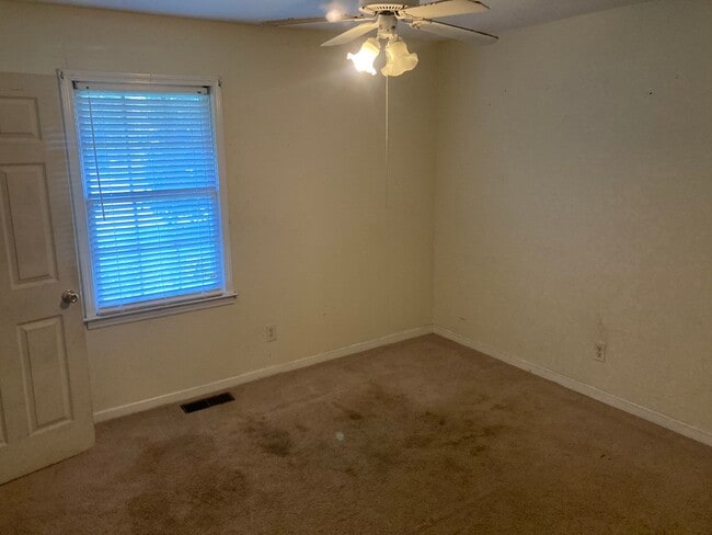 Photo - 110 W Wedgewood Cir