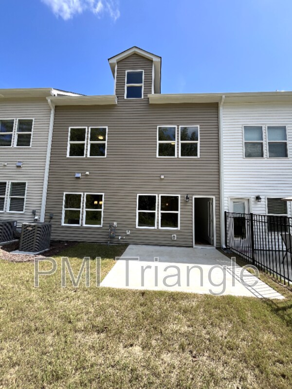 Photo - 272 Shingle Oak Rd