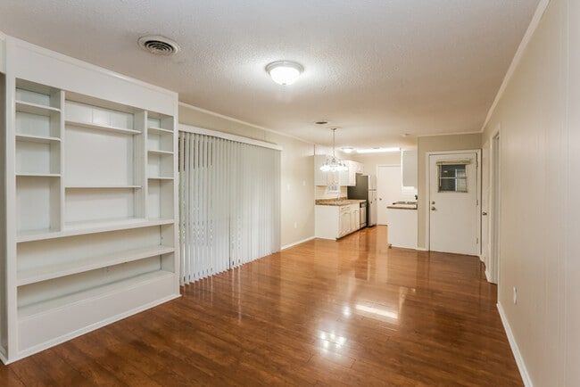 Photo - 1204 Manchester Dr