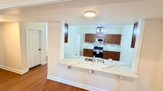 Building Photo - 11 Hillshire Dr