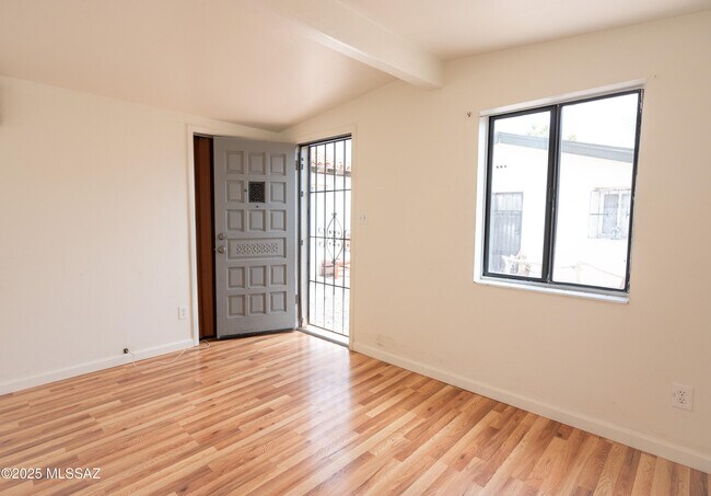 Photo - 2506 E Seneca St