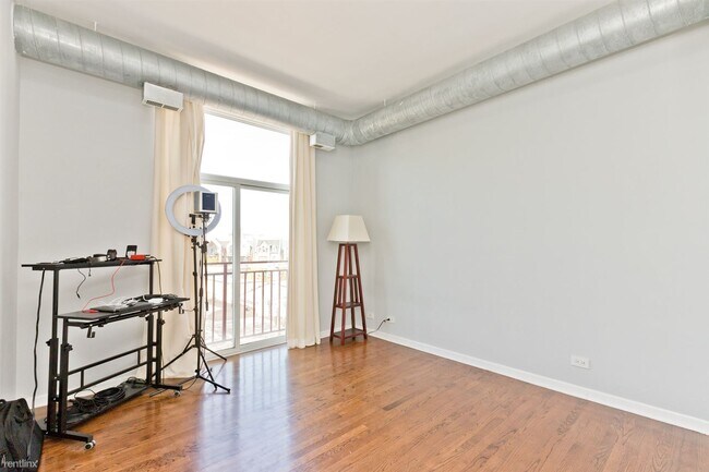 Photo - 3 br, 2 bath Condo - 2356 N Elston Ct