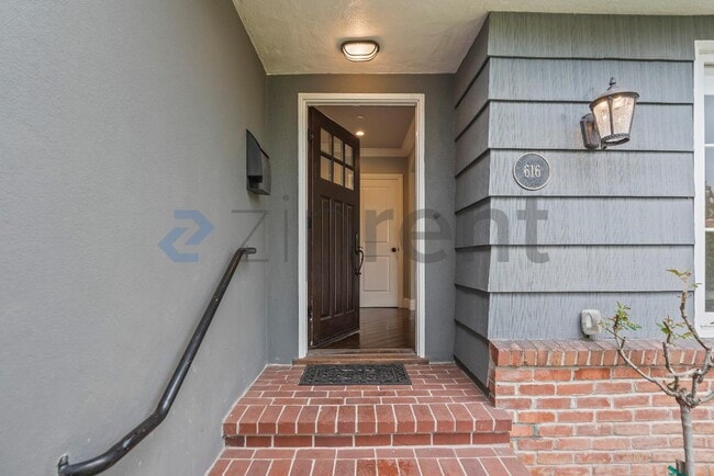 Photo - 616 Maple St