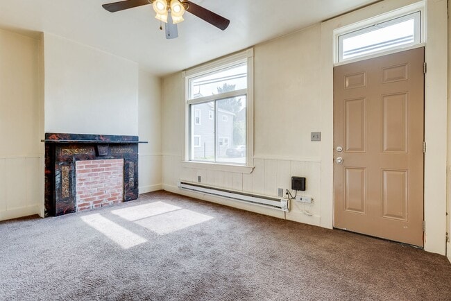 19 - 709-711 Industry - 19 - 709-711 Industry Unidad 709 Industry St. Apt. 1