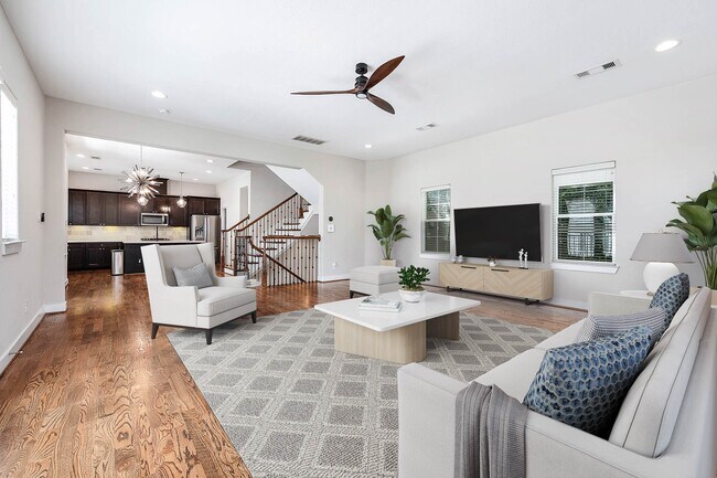 Photo - 925 W 23rd St