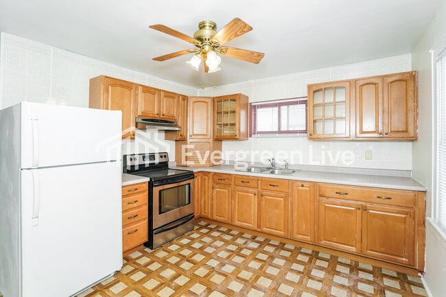 Photo - 4633 N 56th St