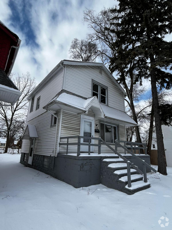 Building Photo - 19235 Lamont St Rental