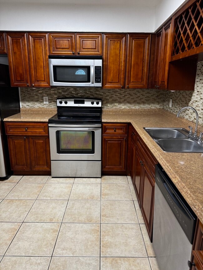 Building Photo - 5959 Caribbean Blvd Rental
